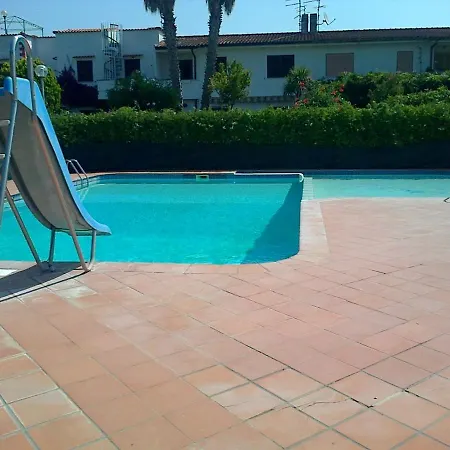 - Con Piscina Dom wakacyjny